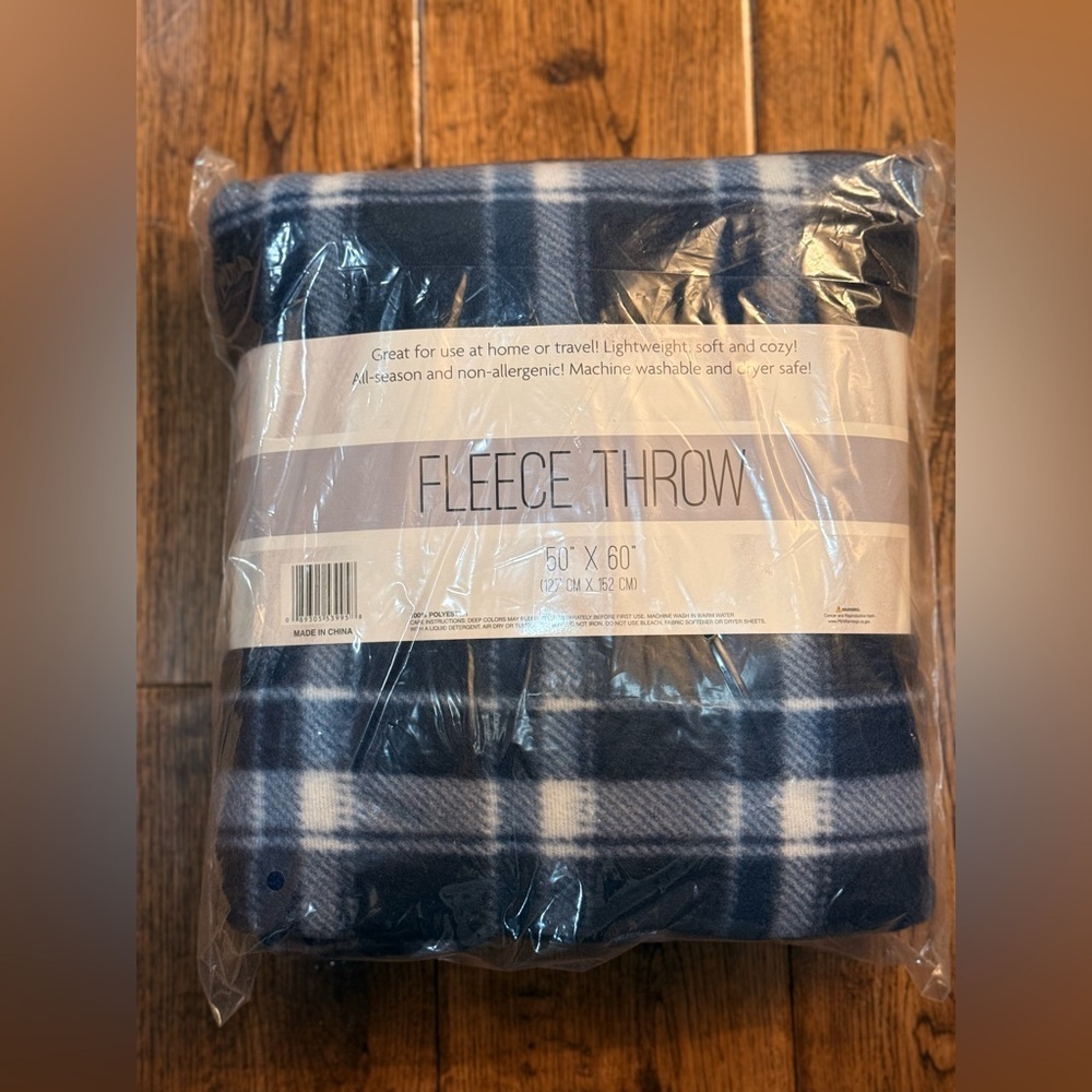 NWT Plaid Soft Cozy Fleece Throw Blanket in Blue/White. Size: 50” x 60”.